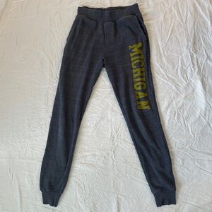 Soft fuzzy University of Michigan Men’s Sweatpants Size Small